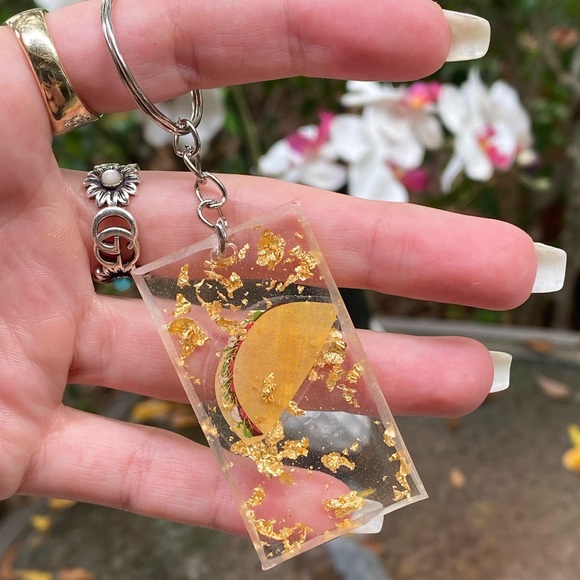 PACK OF 3 Mystery Bundle of Pop Art Resin Keychains - Picture 3 of 16